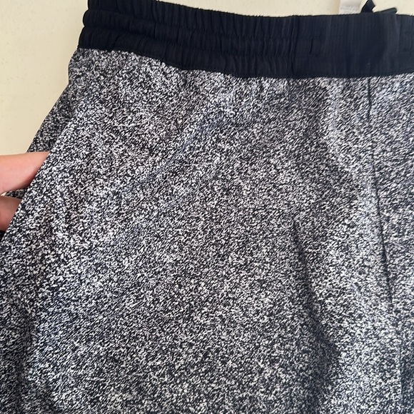 Lululemon - Picture 4 of 6